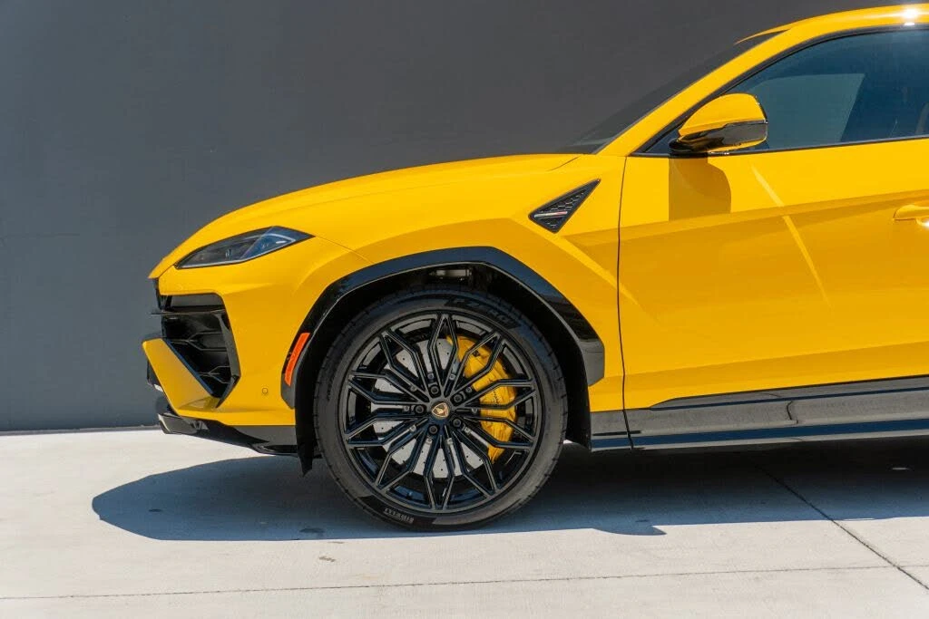 2025 Lamborghini Urus SE - Image 20 of 31