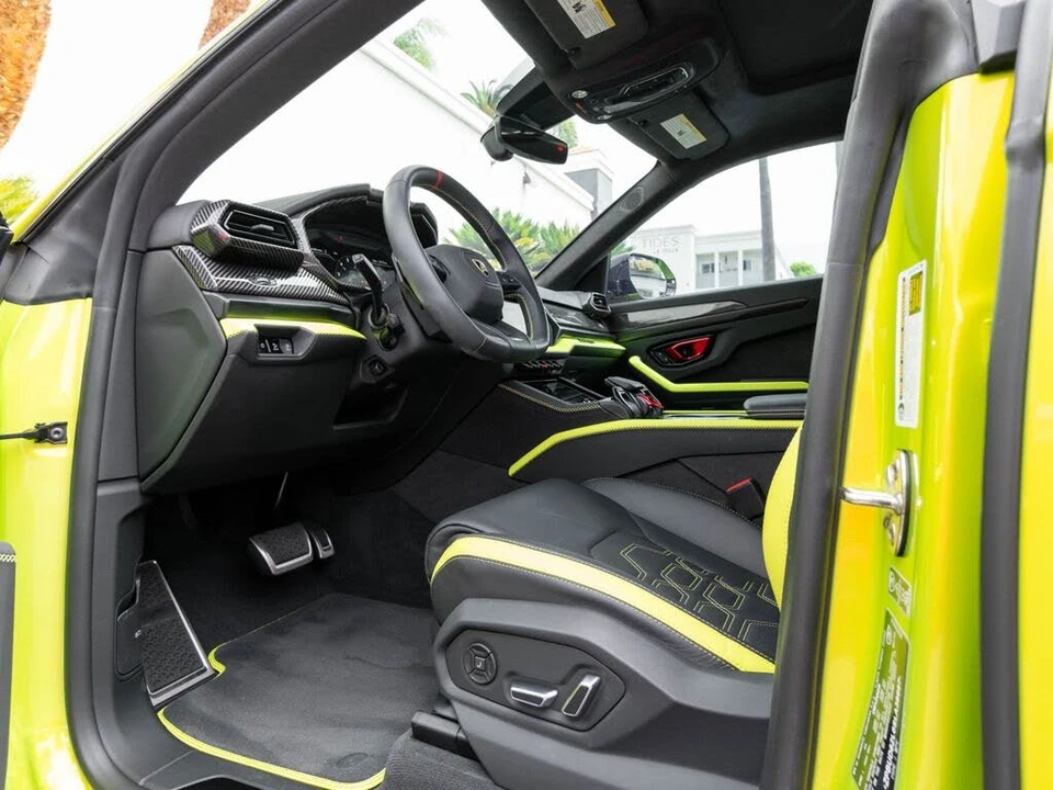 2025 Lamborghini Urus SE - Image 16 of 31