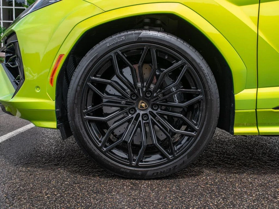 2025 Lamborghini Urus SE - Image 9 of 31