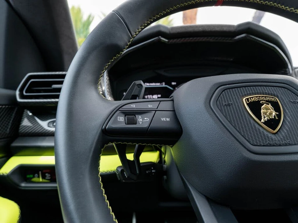2025 Lamborghini Urus SE - Image 11 of 31