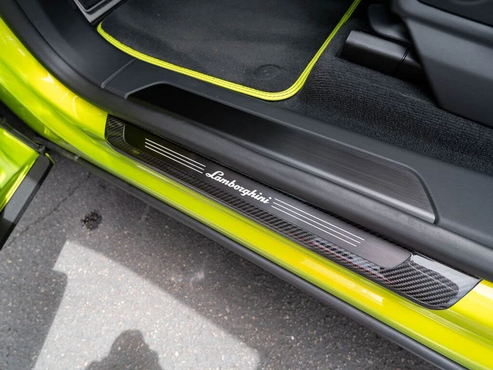 2025 Lamborghini Urus SE - Image 30 of 31
