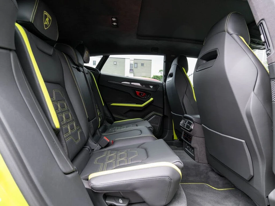 2025 Lamborghini Urus SE - Image 26 of 31