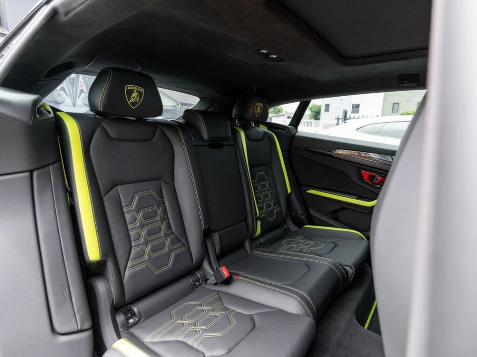 2025 Lamborghini Urus SE - Image 27 of 31