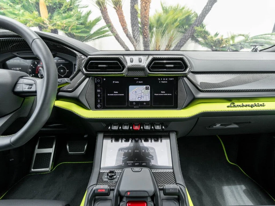 2025 Lamborghini Urus SE - Image 31 of 31