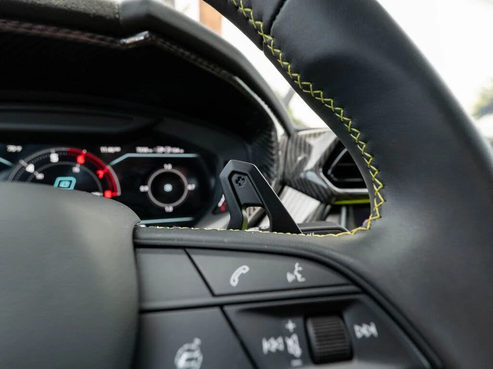 2025 Lamborghini Urus SE - Image 13 of 31