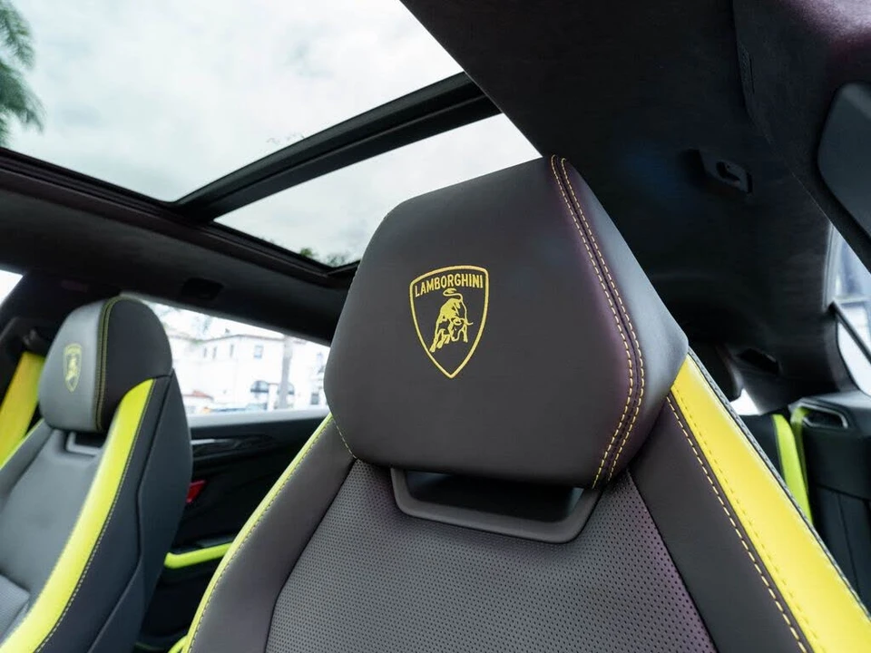 2025 Lamborghini Urus SE - Image 21 of 31