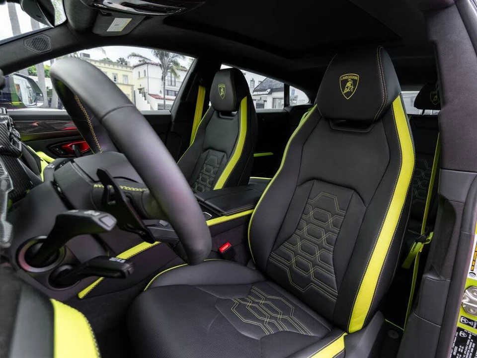 2025 Lamborghini Urus SE - Image 18 of 31