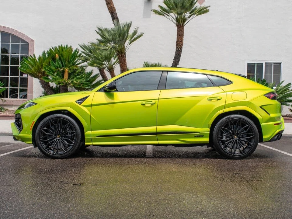 2025 Lamborghini Urus SE - Image 2 of 31