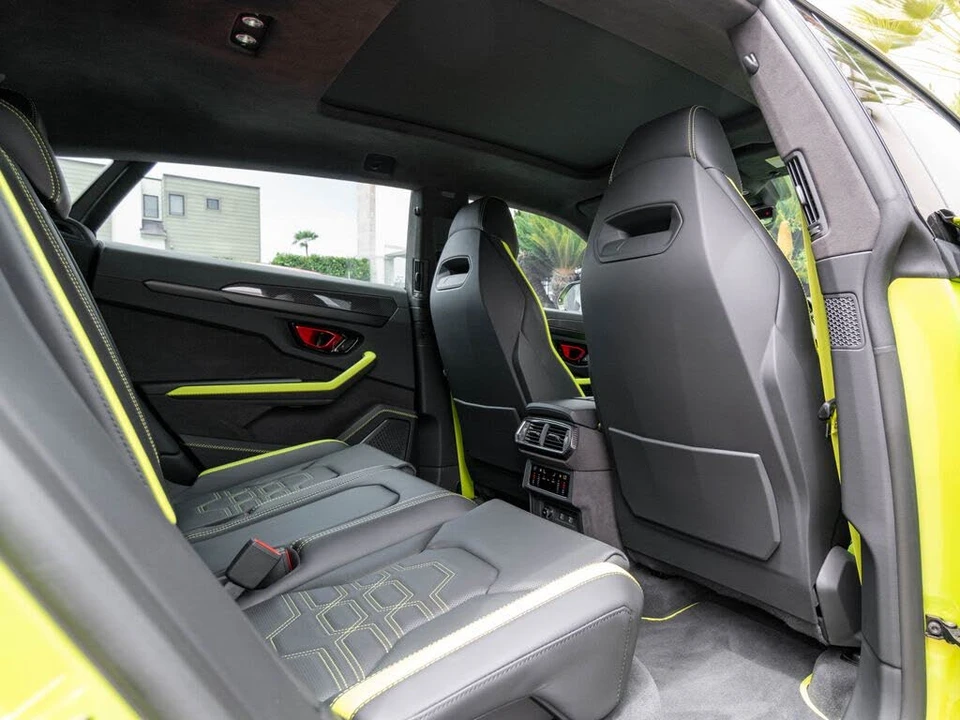 2025 Lamborghini Urus SE - Image 25 of 31