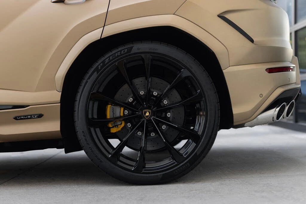 2025 Lamborghini Urus SE - Image 9 of 30