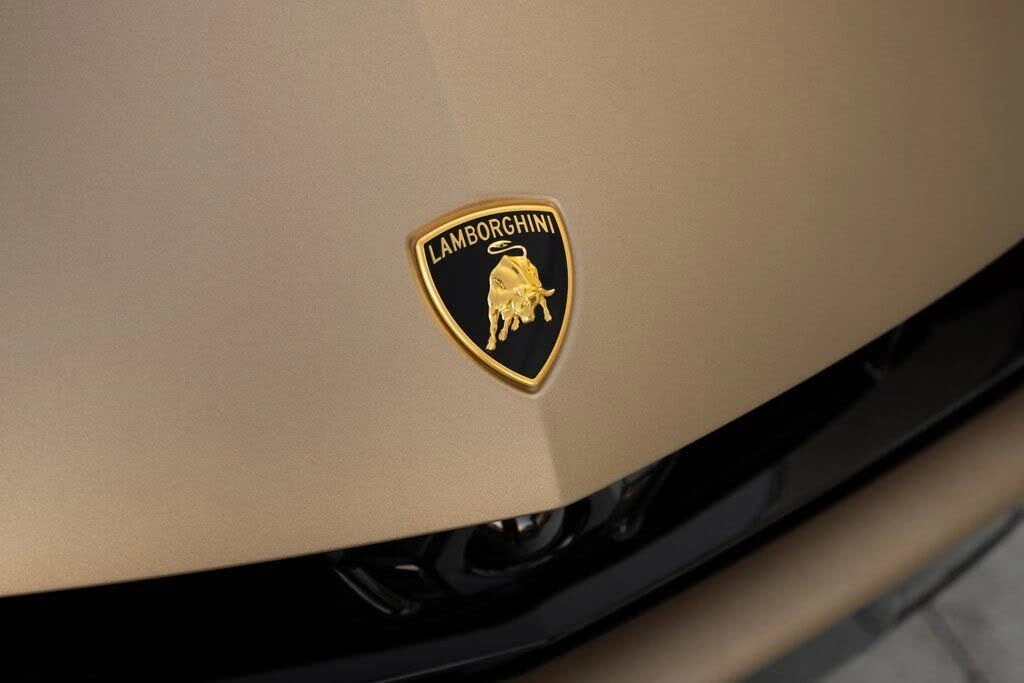 2025 Lamborghini Urus SE - Image 28 of 30