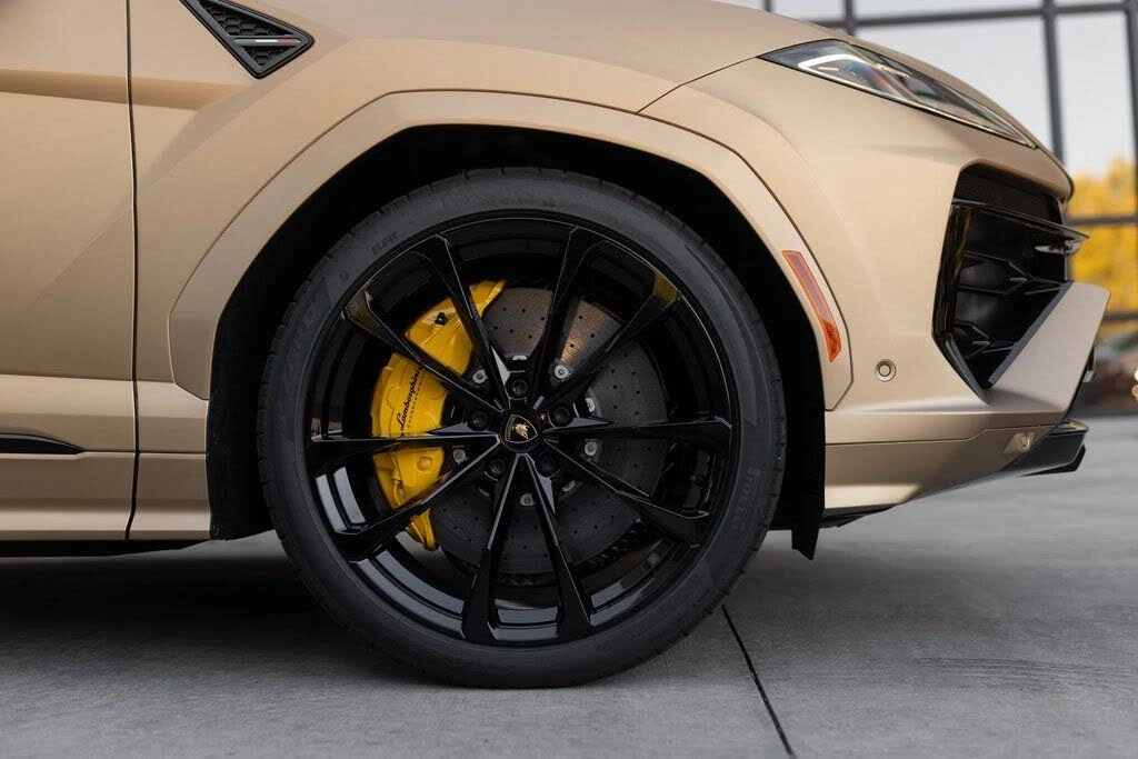2025 Lamborghini Urus SE - Image 4 of 30
