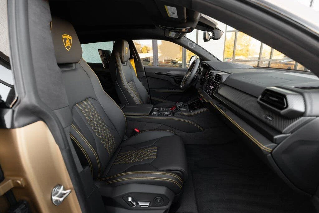 2025 Lamborghini Urus SE - Image 25 of 30