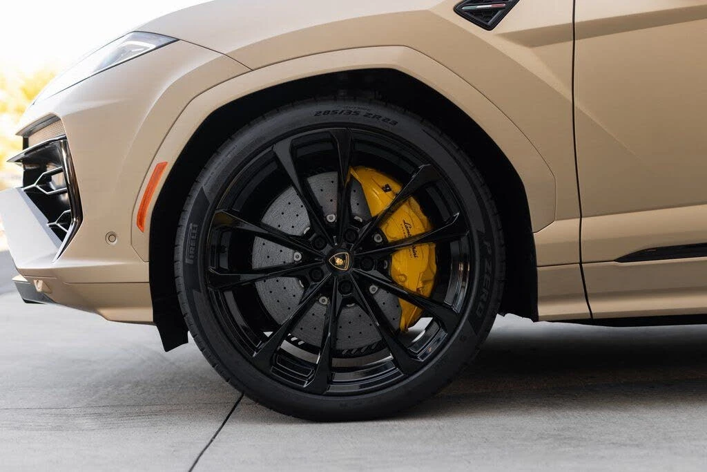 2025 Lamborghini Urus SE - Image 8 of 30