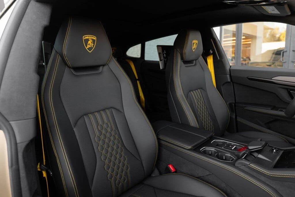 2025 Lamborghini Urus SE - Image 27 of 30
