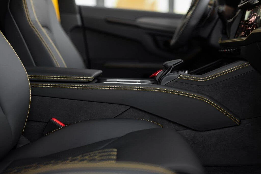 2025 Lamborghini Urus SE - Image 16 of 30