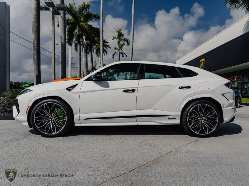 2025 Lamborghini Urus SE - Image 2 of 25