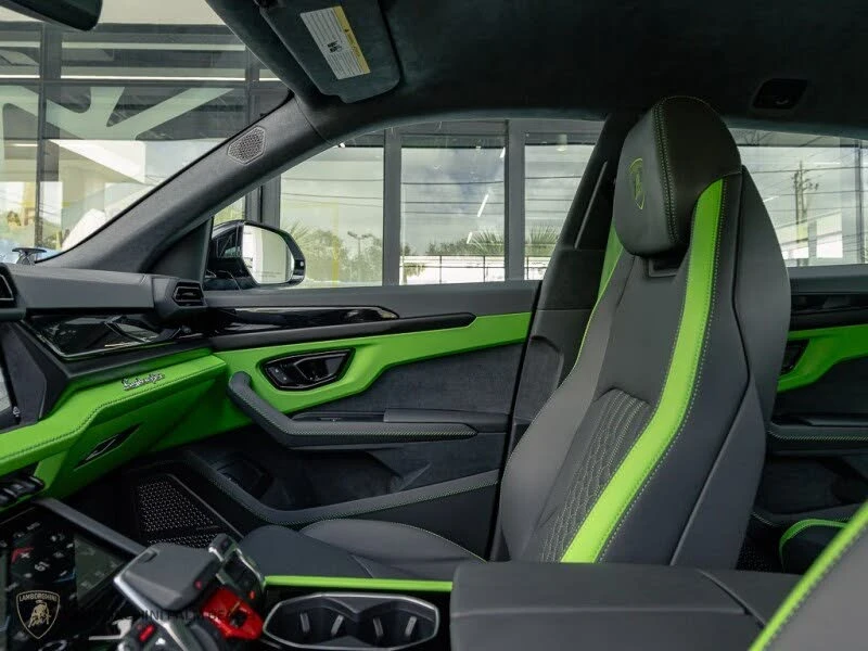 2025 Lamborghini Urus SE - Image 18 of 25