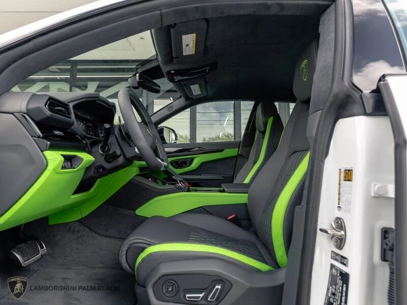 2025 Lamborghini Urus SE - Image 17 of 25