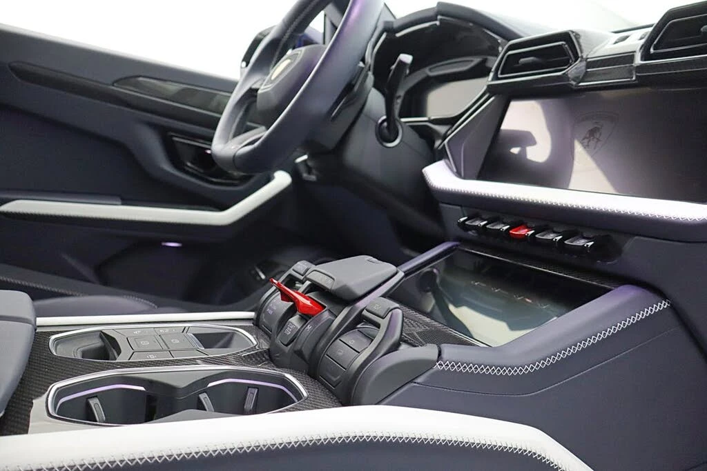 2025 Lamborghini Urus SE - Image 31 of 31