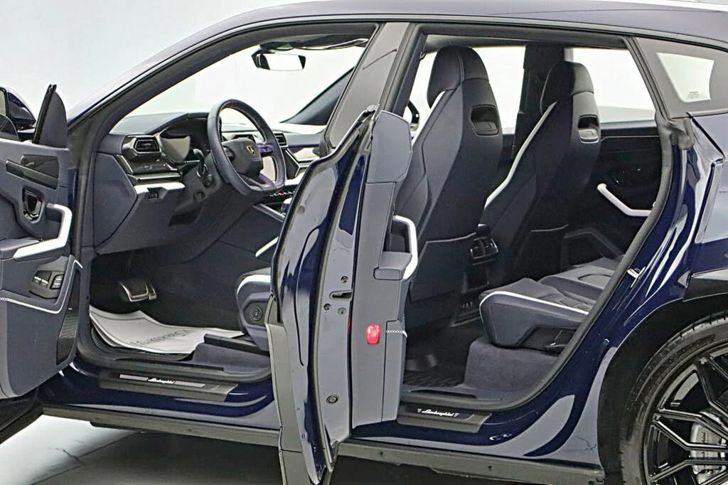 2025 Lamborghini Urus SE - Image 11 of 31