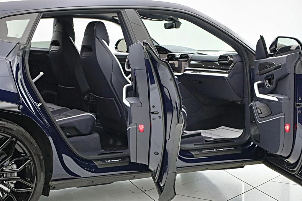 2025 Lamborghini Urus SE - Image 21 of 31