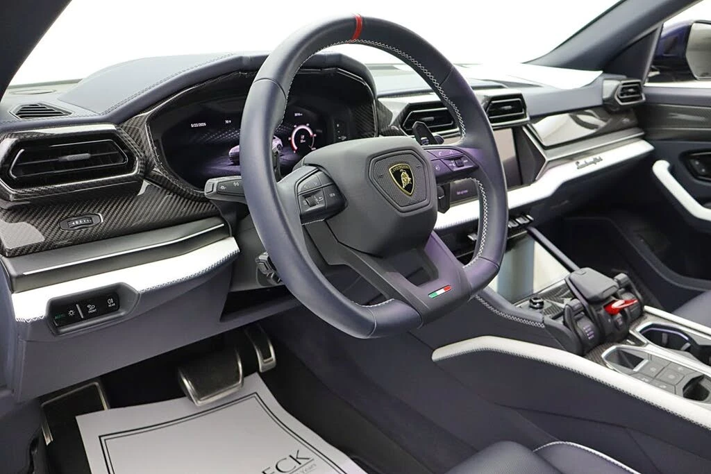 2025 Lamborghini Urus SE - Image 29 of 31