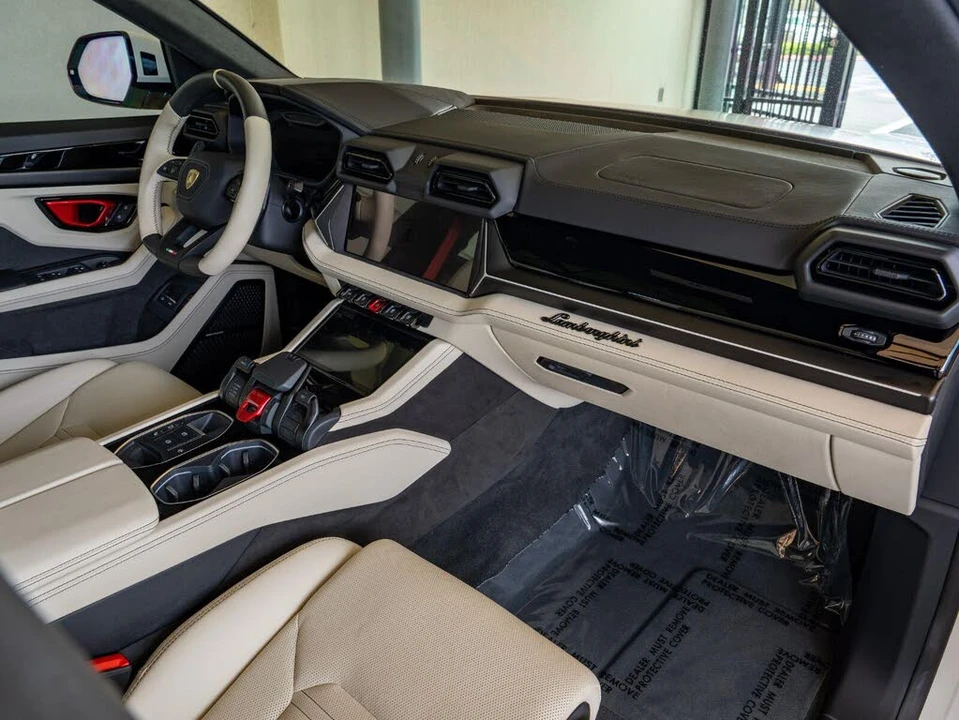 2025 Lamborghini Urus SE - Image 20 of 31