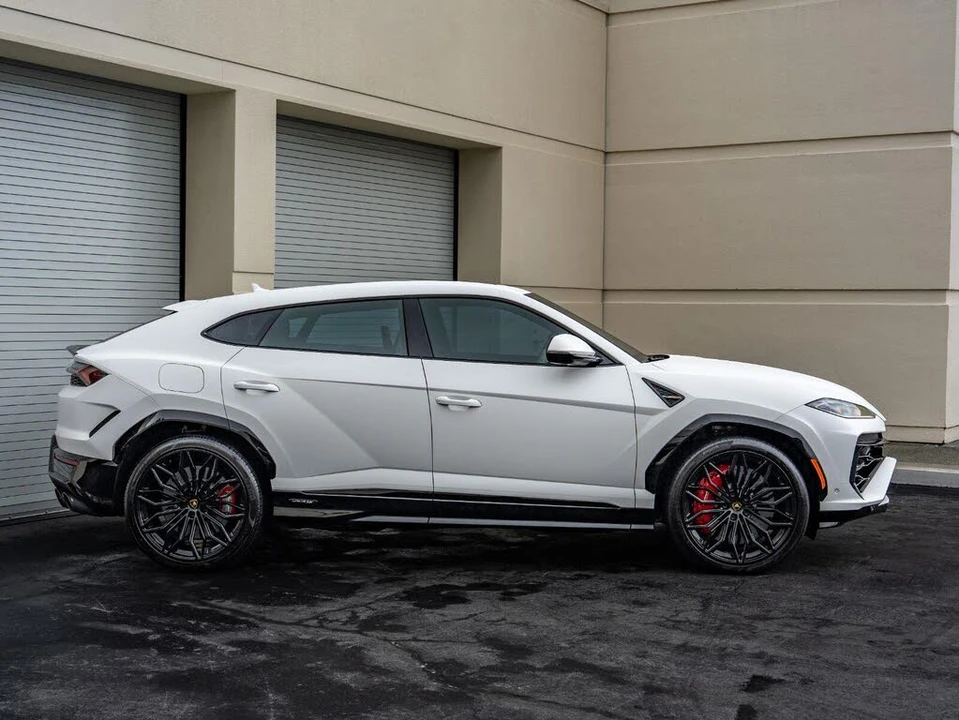 2025 Lamborghini Urus SE - Image 4 of 31