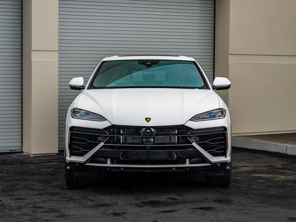 2025 Lamborghini Urus SE - Image 2 of 31