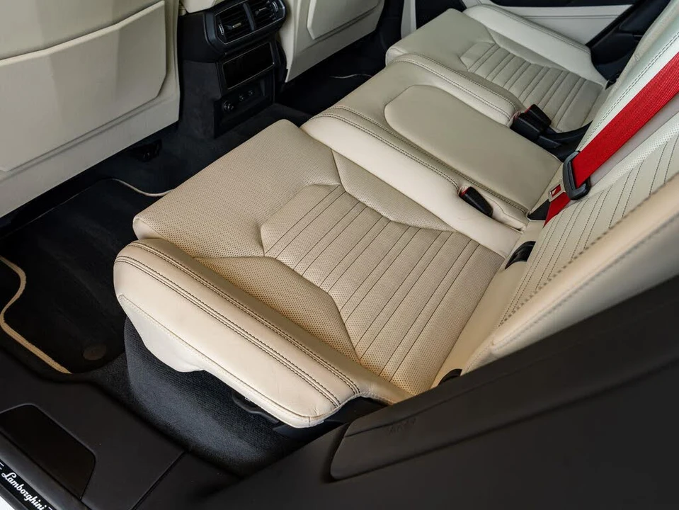2025 Lamborghini Urus SE - Image 26 of 31