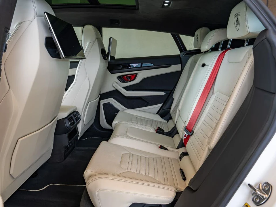 2025 Lamborghini Urus SE - Image 25 of 31