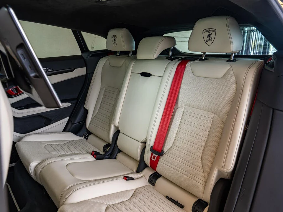 2025 Lamborghini Urus SE - Image 11 of 31