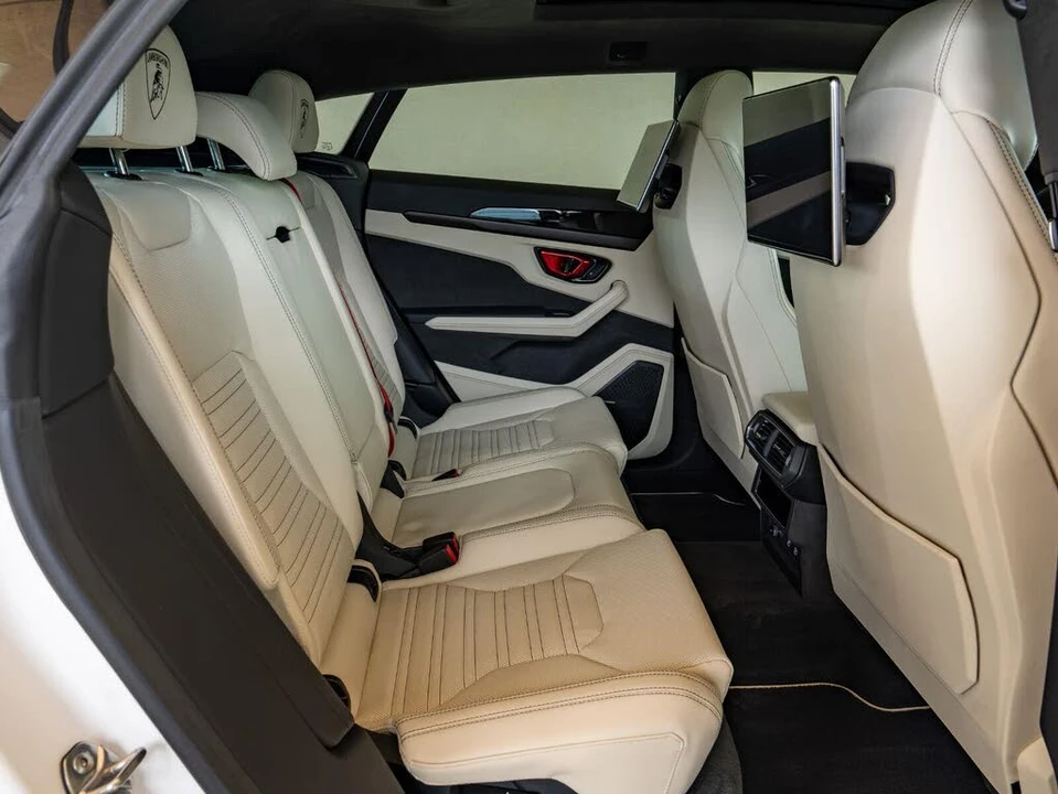 2025 Lamborghini Urus SE - Image 29 of 31