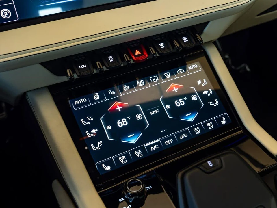 2025 Lamborghini Urus SE - Image 16 of 31