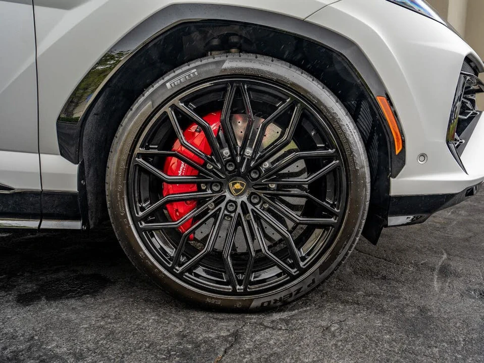 2025 Lamborghini Urus SE - Image 7 of 31