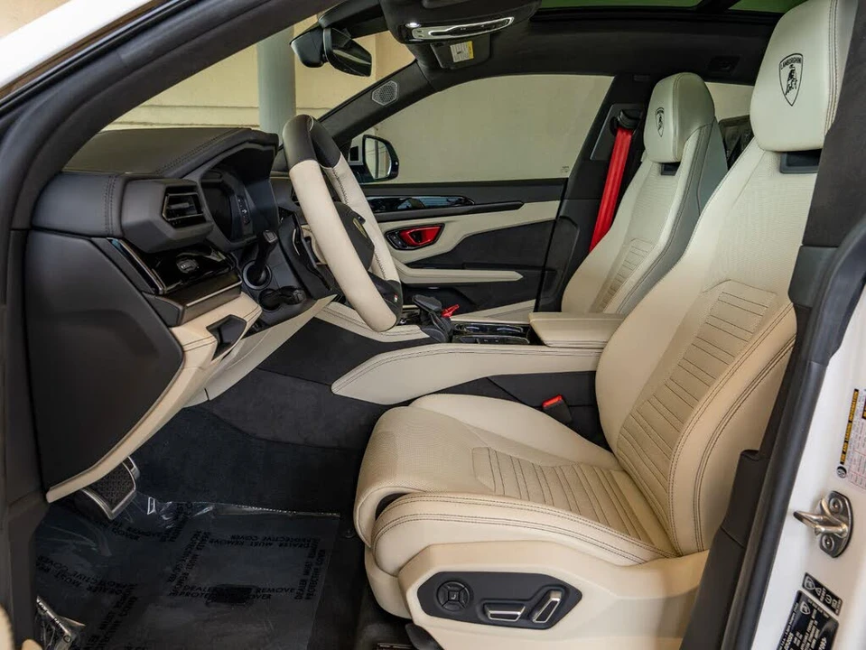 2025 Lamborghini Urus SE - Image 13 of 31