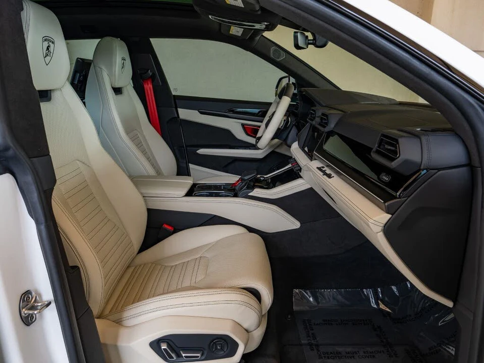 2025 Lamborghini Urus SE - Image 21 of 31
