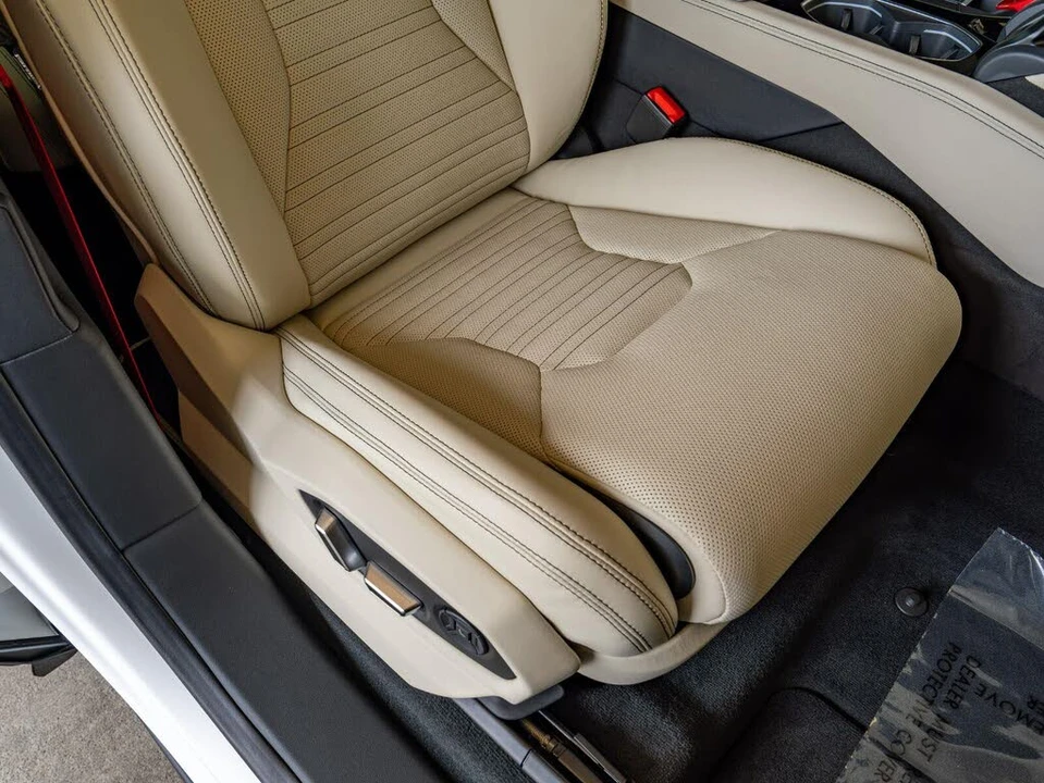 2025 Lamborghini Urus SE - Image 23 of 31