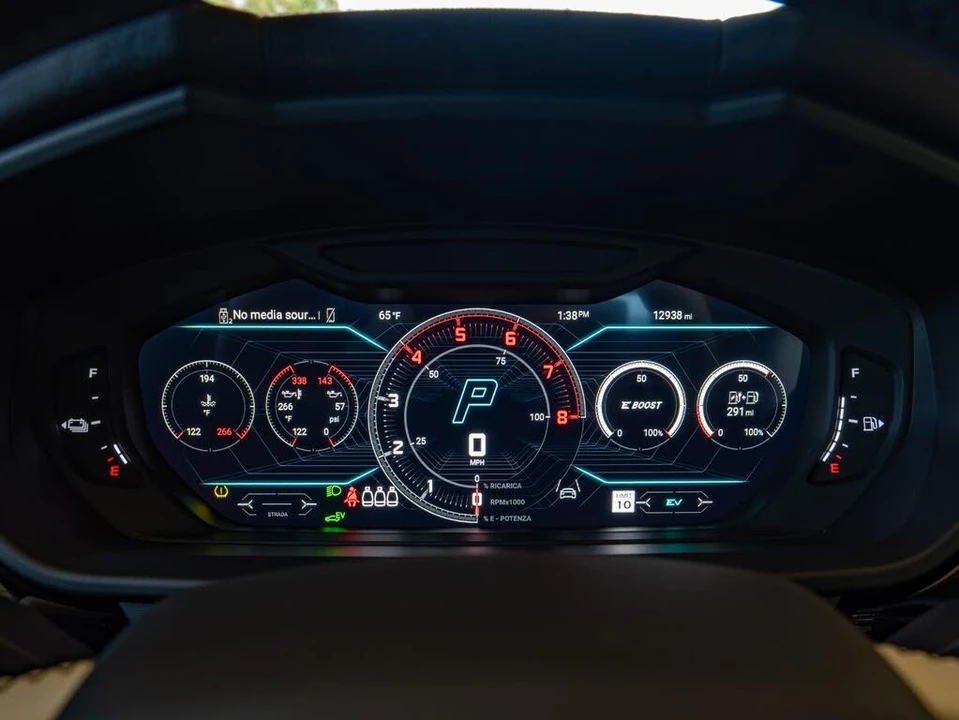 2025 Lamborghini Urus SE - Image 15 of 31