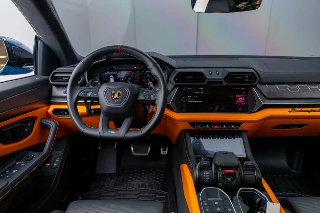 2025 Lamborghini Urus SE - Image 18 of 31