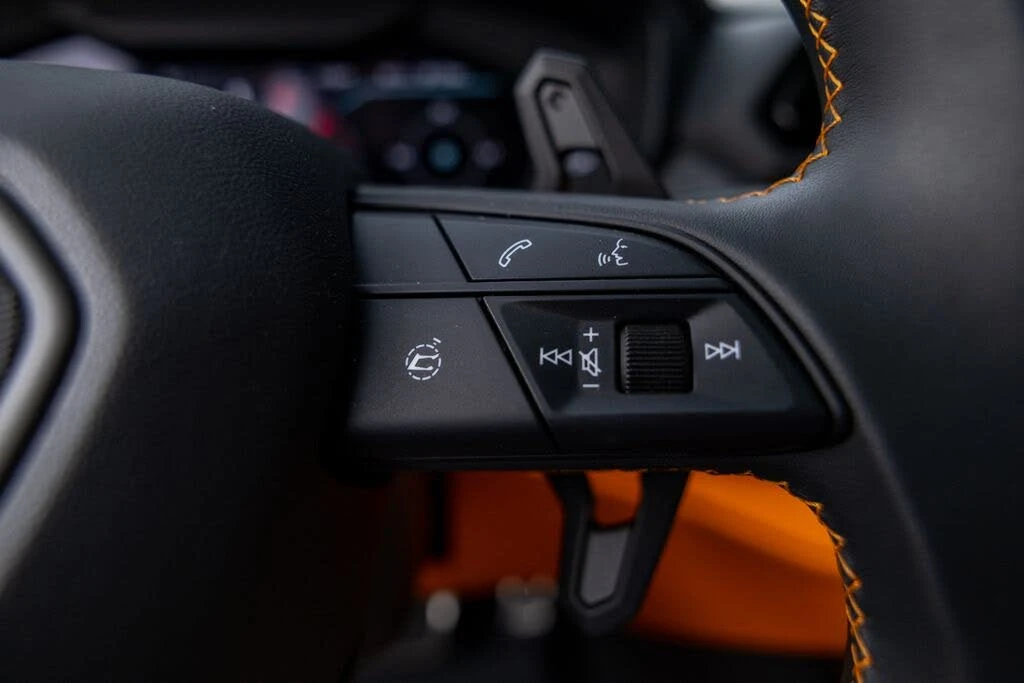 2025 Lamborghini Urus SE - Image 31 of 31