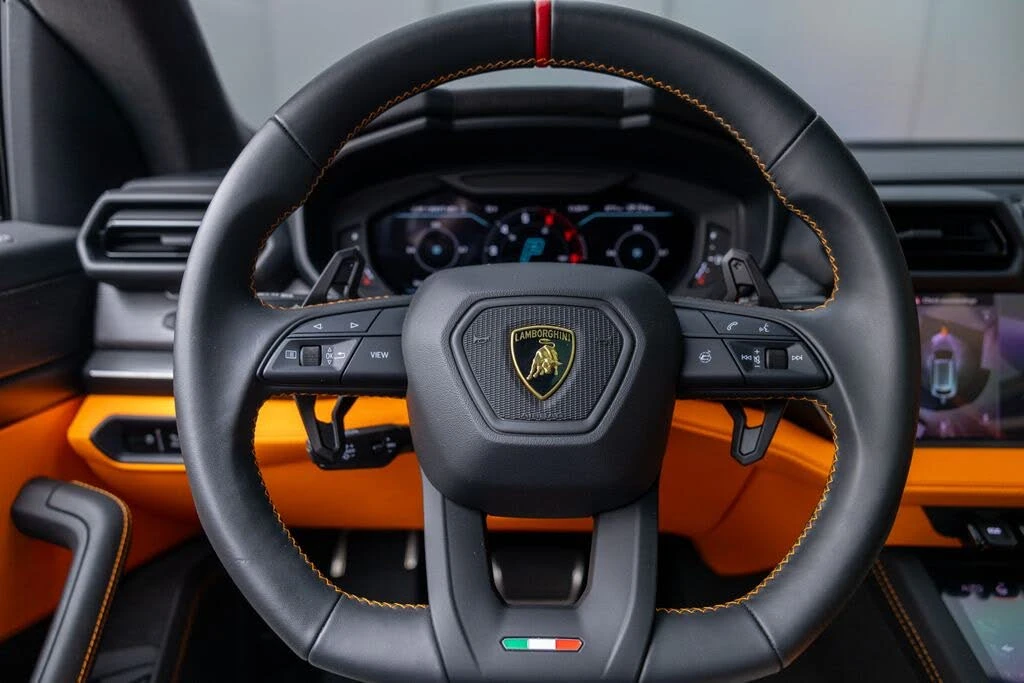 2025 Lamborghini Urus SE - Image 19 of 31