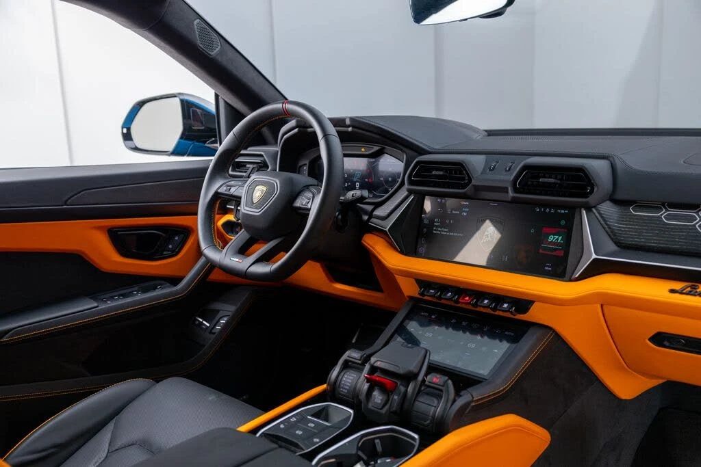 2025 Lamborghini Urus SE - Image 22 of 31