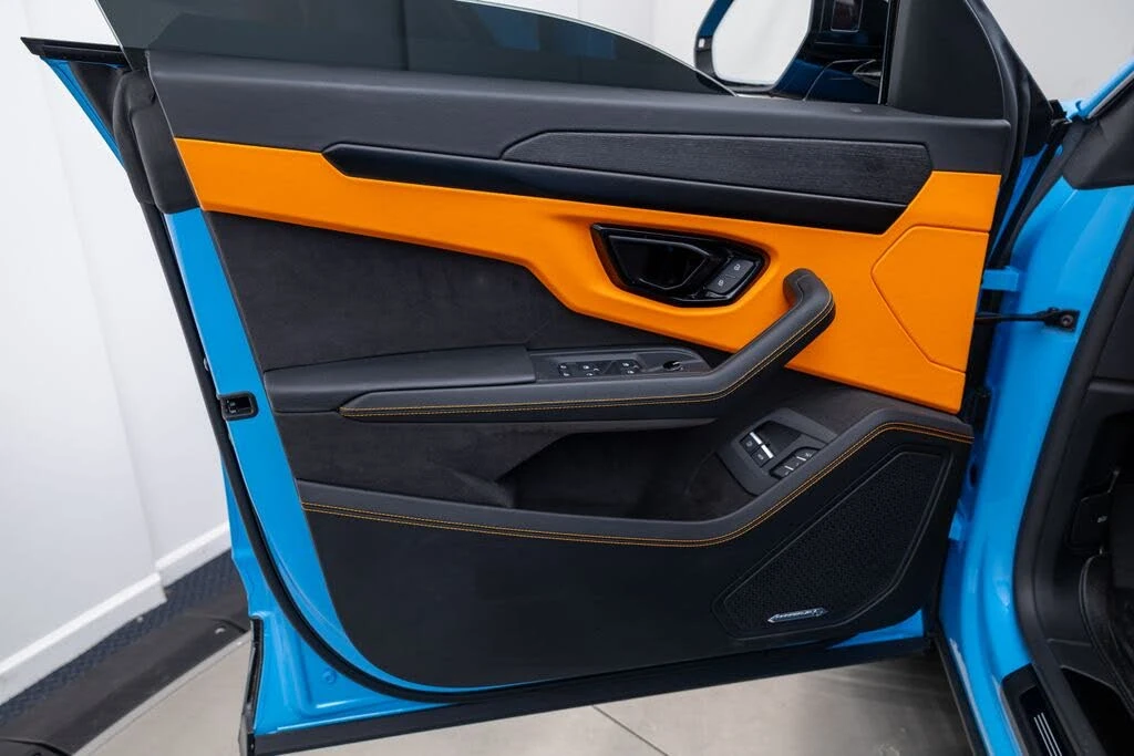 2025 Lamborghini Urus SE - Image 26 of 31