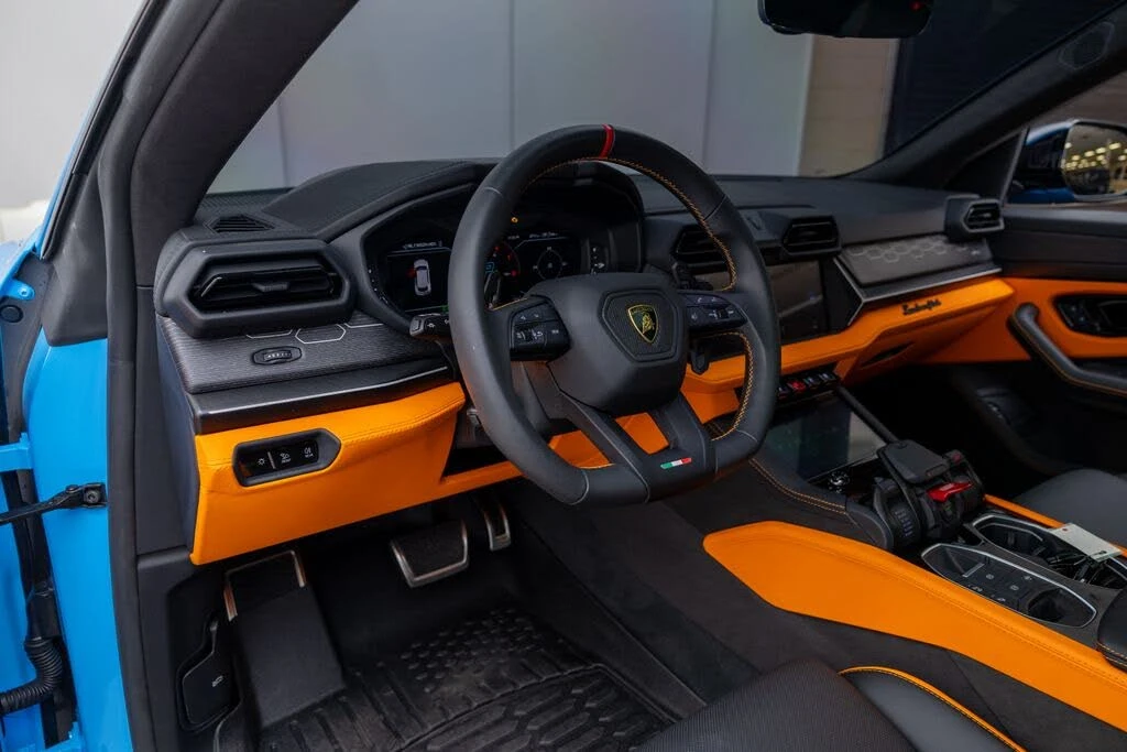 2025 Lamborghini Urus SE - Image 16 of 31