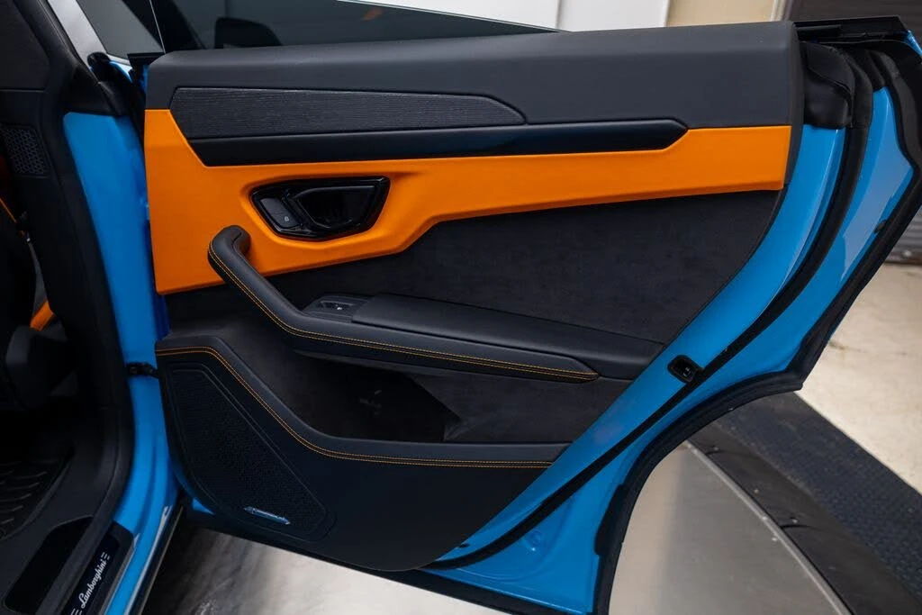 2025 Lamborghini Urus SE - Image 28 of 31