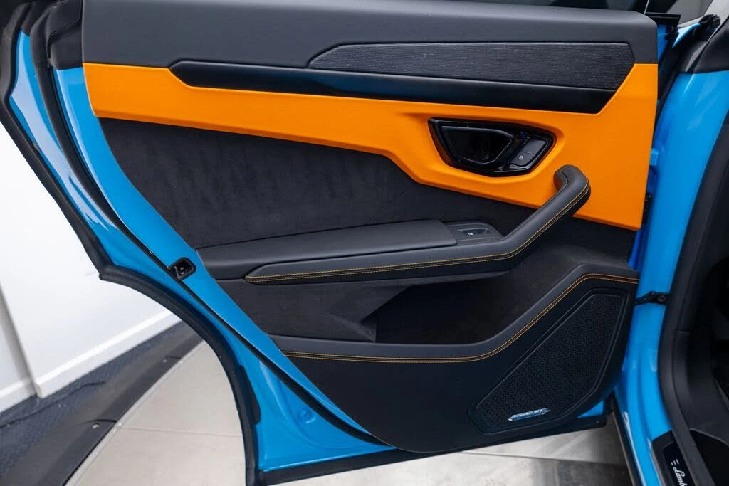 2025 Lamborghini Urus SE - Image 27 of 31