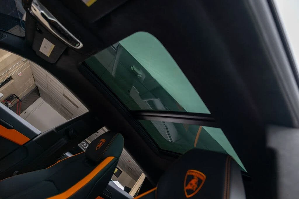 2025 Lamborghini Urus SE - Image 17 of 31