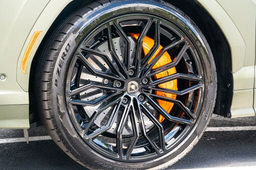 2025 Lamborghini Urus SE - Image 25 of 31